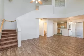 Photo #5: 2430524 Listing 