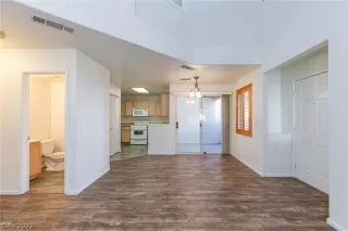 Photo #6: 2430524 Listing 