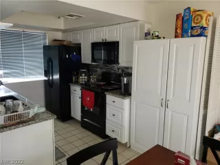 Photo #4: 2430548 Listing