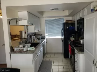 Photo #5: 2430548 Listing