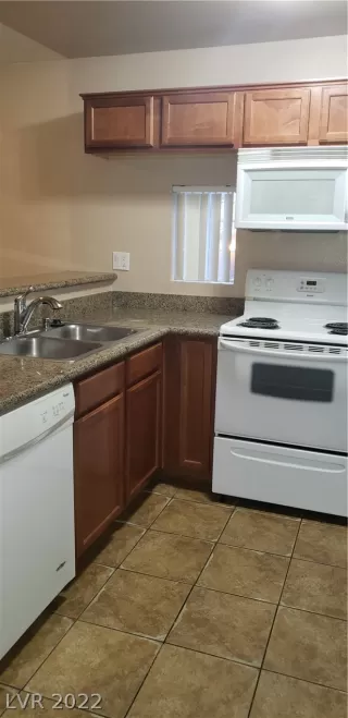 Photo #4: 2430552 Listing 