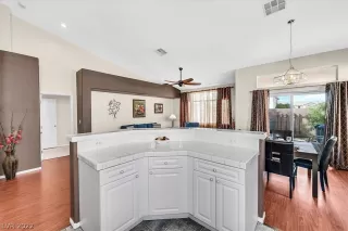 Photo #5: 2430571 Listing