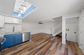 Photo #1: 2430635 Listing