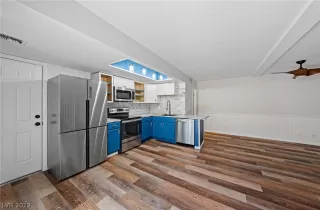 Photo #3: 2430635 Listing