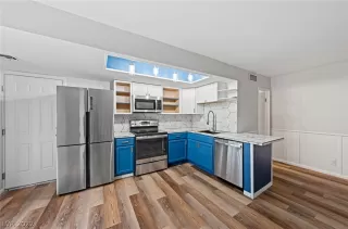 Photo #4: 2430635 Listing