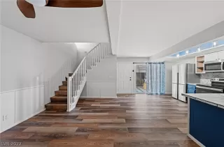 Photo #5: 2430635 Listing