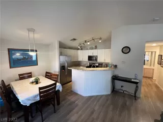 Photo #3: 2430646 Listing