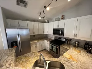 Photo #4: 2430646 Listing