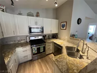 Photo #5: 2430646 Listing