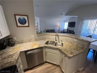 Photo #6: 2430646 Listing