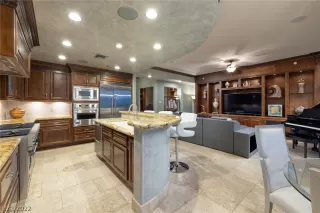 Photo #3: 2430666 Listing