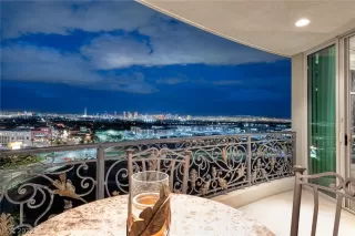 Photo #5: 2430666 Listing