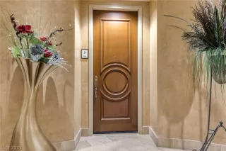 Photo #6: 2430666 Listing