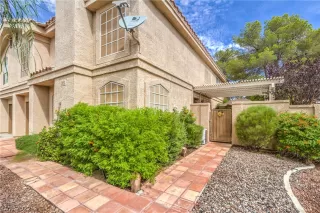 Photo #4: 2430695 Listing