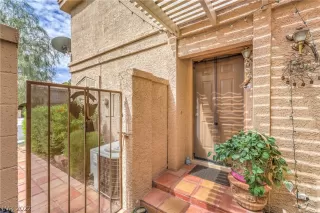 Photo #5: 2430695 Listing