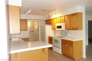 Photo #5: 2430715 Listing 