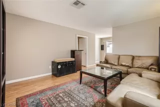 Photo #5: 2430728 Listing