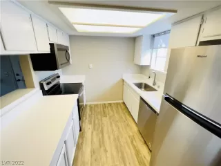 Photo #5: 2430763 Listing