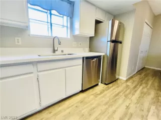 Photo #6: 2430763 Listing