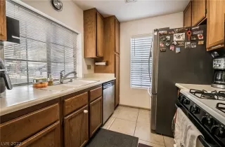 Photo #5: 2430792 Listing