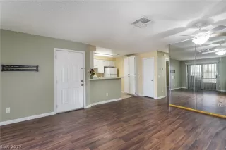 Photo #4: 2430854 Listing