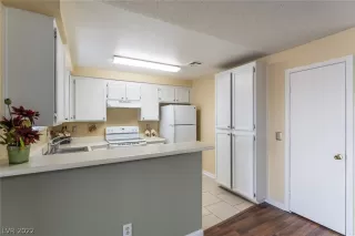 Photo #6: 2430854 Listing