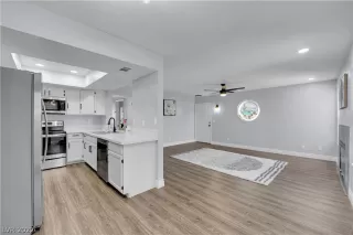 Photo #2: 2430872 Listing