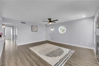 Photo #3: 2430872 Listing