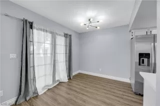 Photo #5: 2430872 Listing