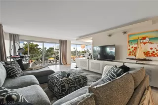 Photo #2: 2430892 Listing