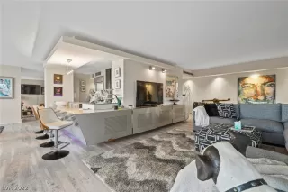 Photo #3: 2430892 Listing