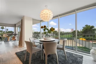 Photo #5: 2430892 Listing