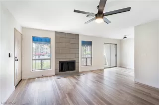 Photo #4: 2430905 Listing