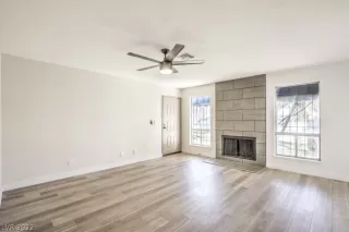 Photo #6: 2430905 Listing