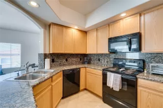 Photo #3: 2430914 Listing 