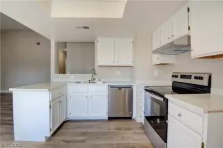 Photo #6: 2430936 Listing 