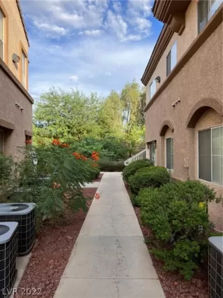 Photo #3: 2430955 Listing