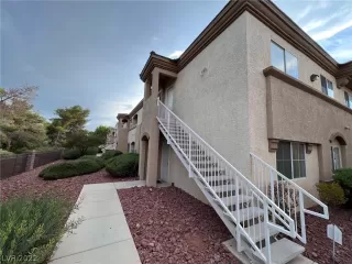 Photo #4: 2430955 Listing