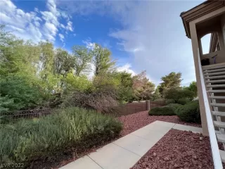 Photo #5: 2430955 Listing