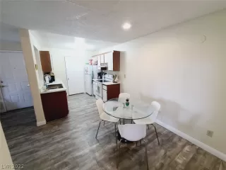 Photo #4: 2430975 Listing