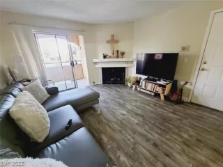 Photo #6: 2430975 Listing