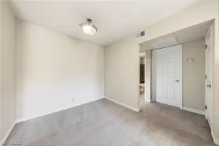 Photo #5: 2430976 Listing 