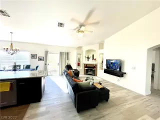 Photo #5: 2430992 Listing 