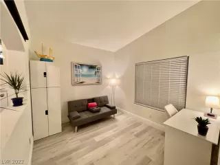 Photo #6: 2430992 Listing 