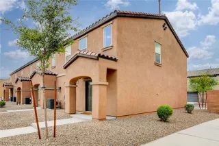 Photo #1: 2431002 Listing 