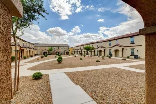 Photo #2: 2431002 Listing 