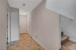 Photo #4: 2431002 Listing 