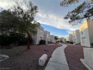 Photo #2: 2431003 Listing