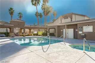 Photo #4: 2431024 Listing