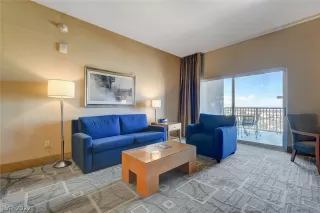 Photo #2: 2431027 Listing